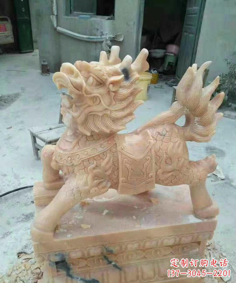 信阳晚霞红麒麟雕塑112