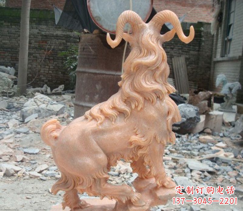 信阳晚霞红山羊石雕 