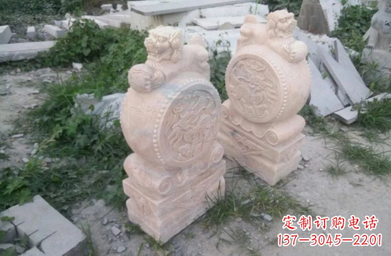 信阳晚霞红狮子门墩石雕