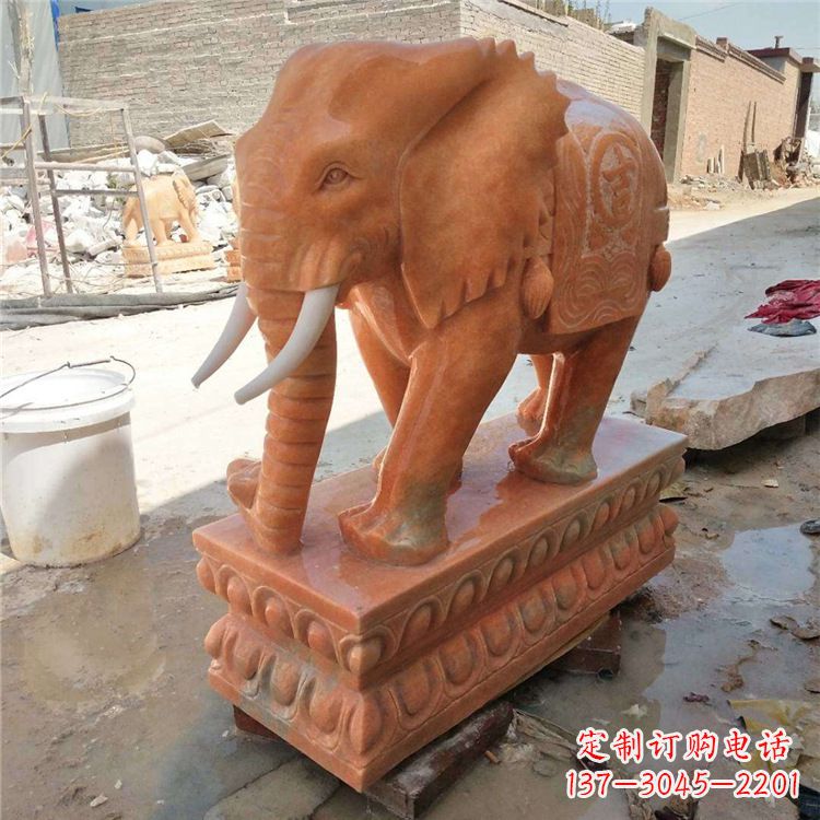 信阳晚霞红石雕大象