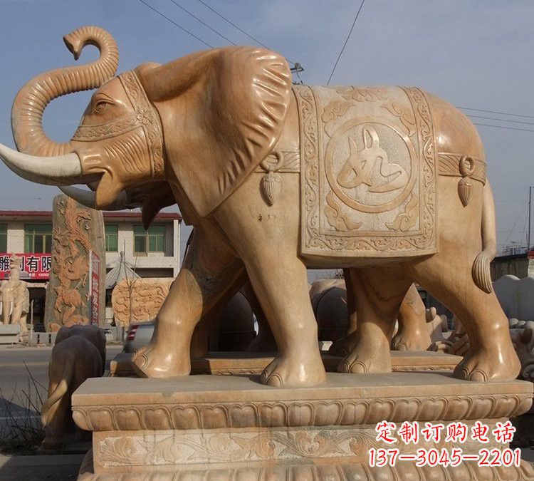 信阳晚霞红石雕如意大象