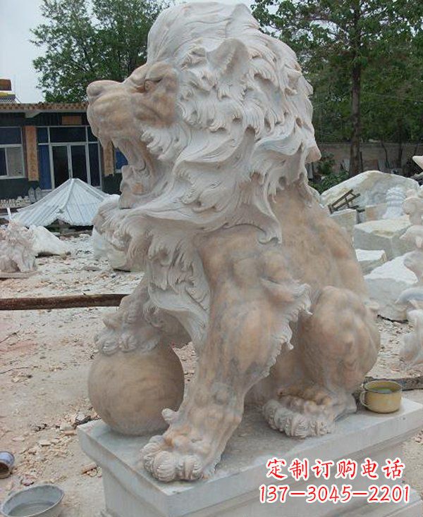 信阳晚霞红寺庙门口西洋狮子石雕