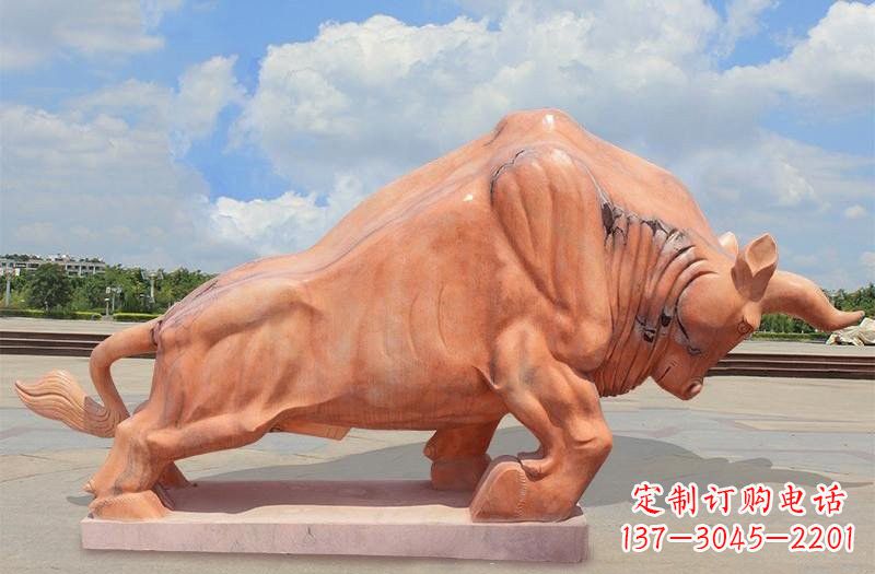 信阳晚霞红拓荒牛石雕