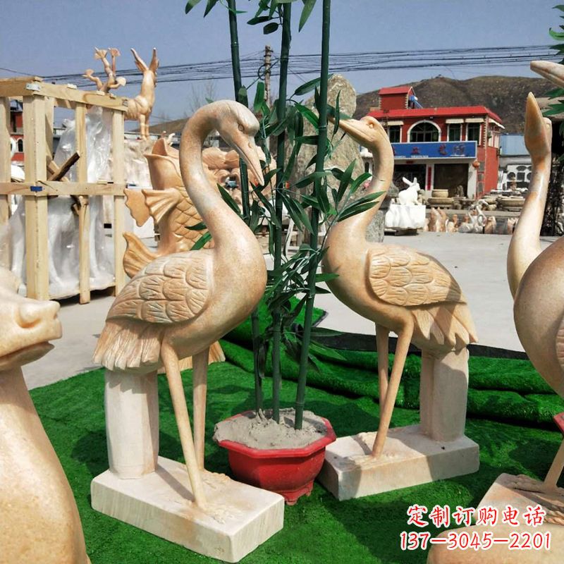 信阳晚霞红仙鹤石雕