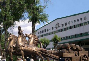 信阳追求完美，华丽马车铜雕塑