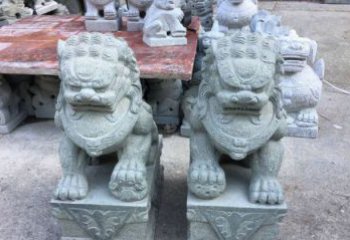 信阳青石踩球狮子看门石雕，精致雕塑令门口更加精彩