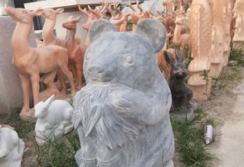 信阳青石熊猫雕塑，传承古典文化