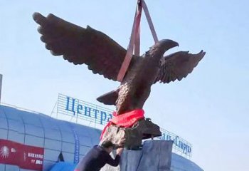 信阳中领雕塑定制大型老鹰铜雕景观