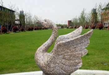 信阳优雅迷人的天鹅雕塑