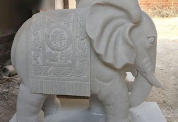 信阳风格多样的大象雕塑