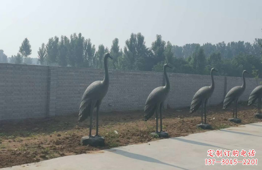 信阳仙鹤抽象铜雕