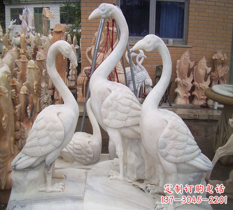 信阳仙鹤衔树枝 石雕