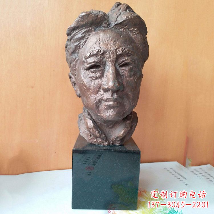 信阳现代画家徐悲鸿先生头像雕塑