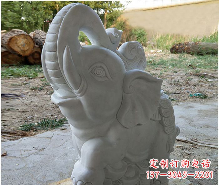 信阳象鼻朝天脚踩元宝的大象石雕
