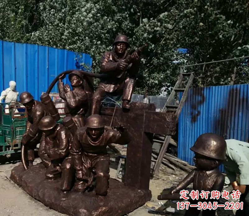 信阳消防员灭火景观雕塑