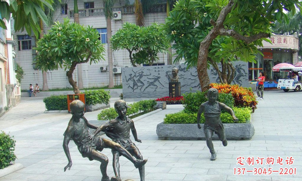 信阳小孩踢足球铜雕