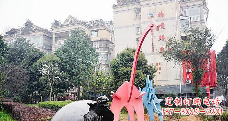 信阳小区破壳而出的小恐龙景观铜雕