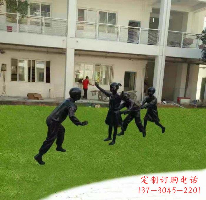 信阳校园儿童玩老鹰捉小鸡铜雕
