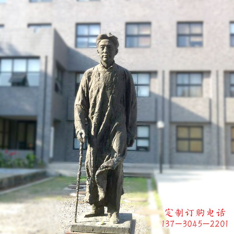 信阳校园名人徐悲鸿雕塑