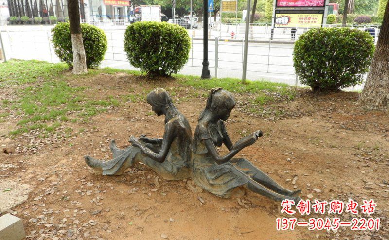 信阳校园坐着看书的女孩人物铜雕