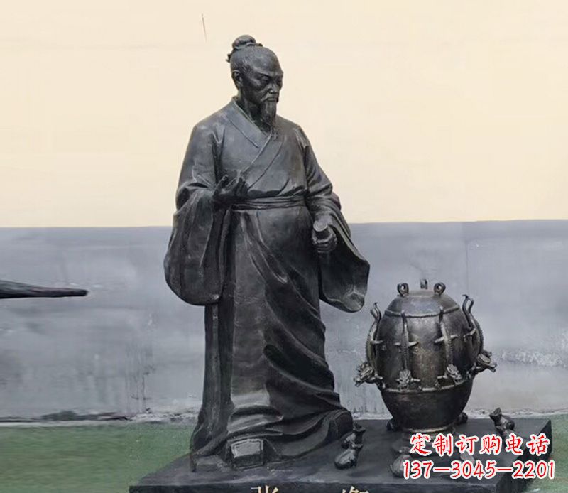 信阳学校张衡和地动仪铜雕