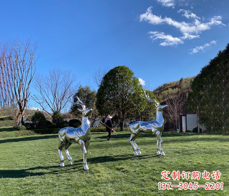 信阳园林镜面不锈钢梅花鹿雕塑