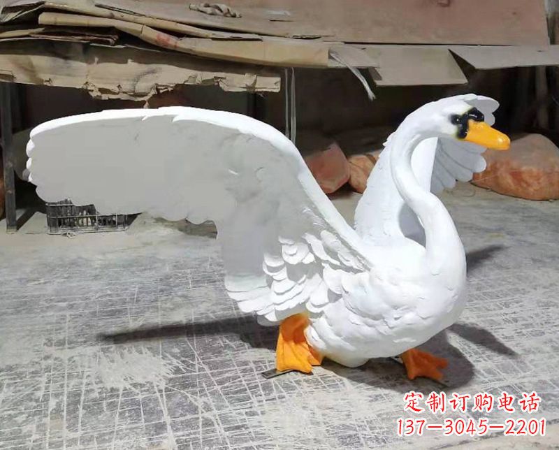 信阳展翅翱翔的仿真白天鹅发光款