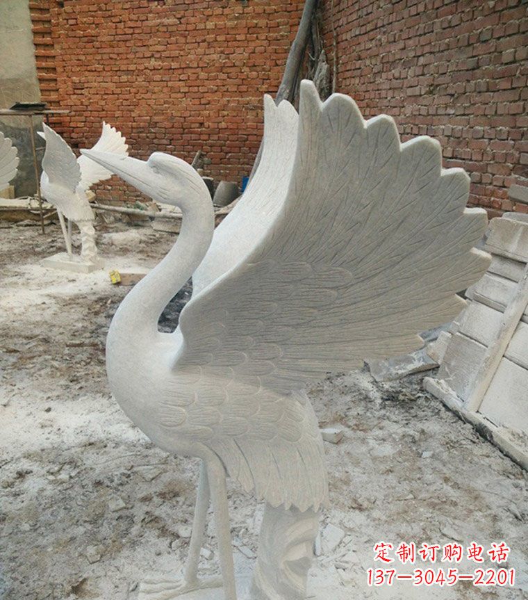 信阳展翅丹顶鹤石雕