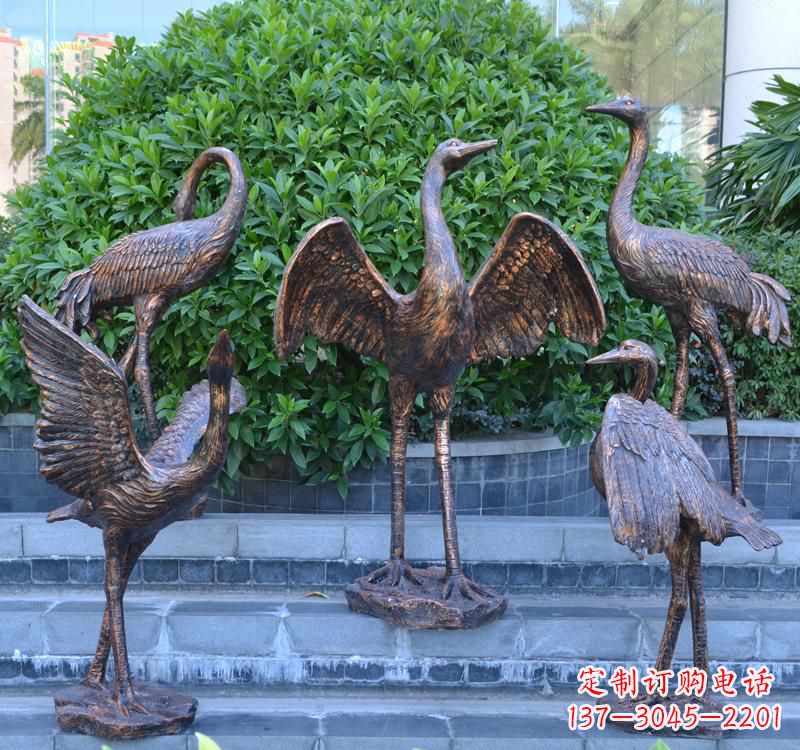 信阳展翅仙鹤雕塑