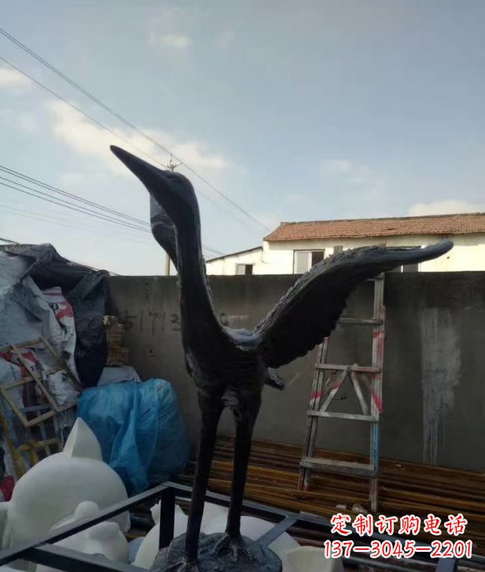 信阳展翅仙鹤铜雕 (2)