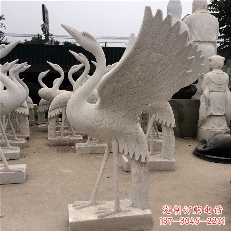 信阳展翅欲飞的仙鹤石雕