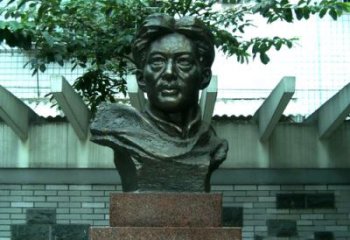 信阳校园名人徐悲鸿头像雕塑