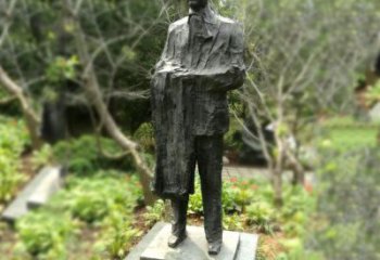 信阳徐悲鸿雕塑著名奔马画家公园铜雕像