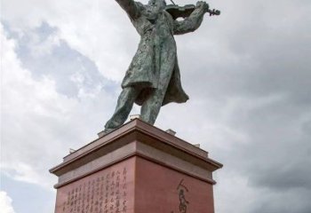 信阳音乐家聂耳拉小提琴景观名人雕塑