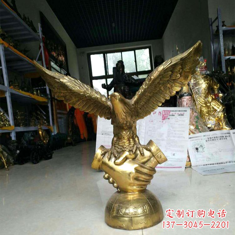 信阳铸铜老鹰雕塑大展宏图