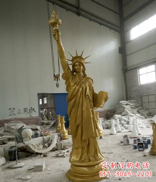 信阳自由女神玻璃钢仿铜人物雕塑