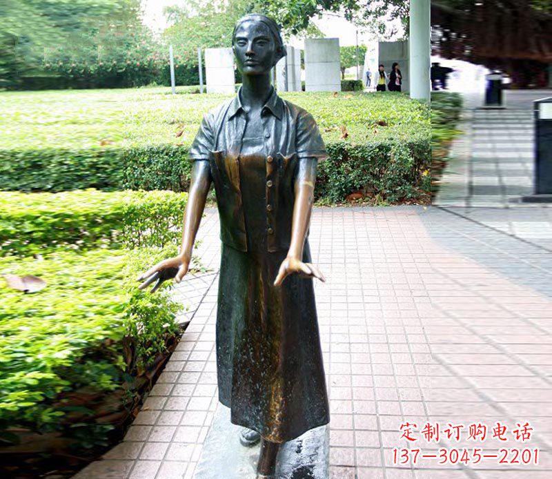 信阳走路的盲人女孩铜雕