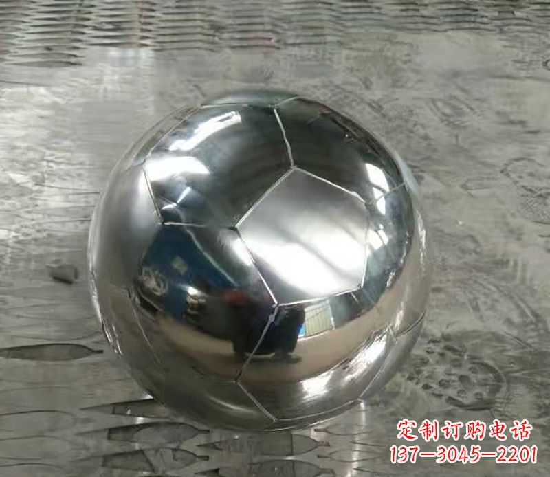 信阳足球不锈钢体育器材雕塑
