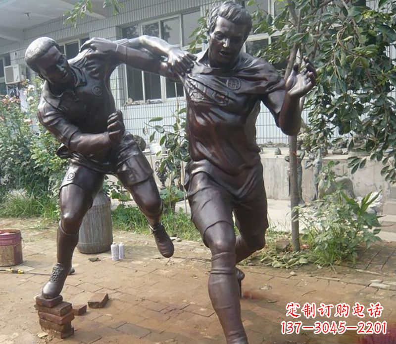 信阳足球运动公园人物铜雕