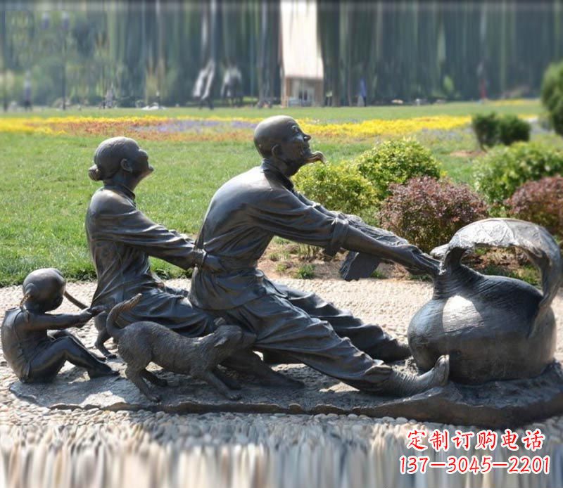 信阳祖孙三人拔萝卜铜雕