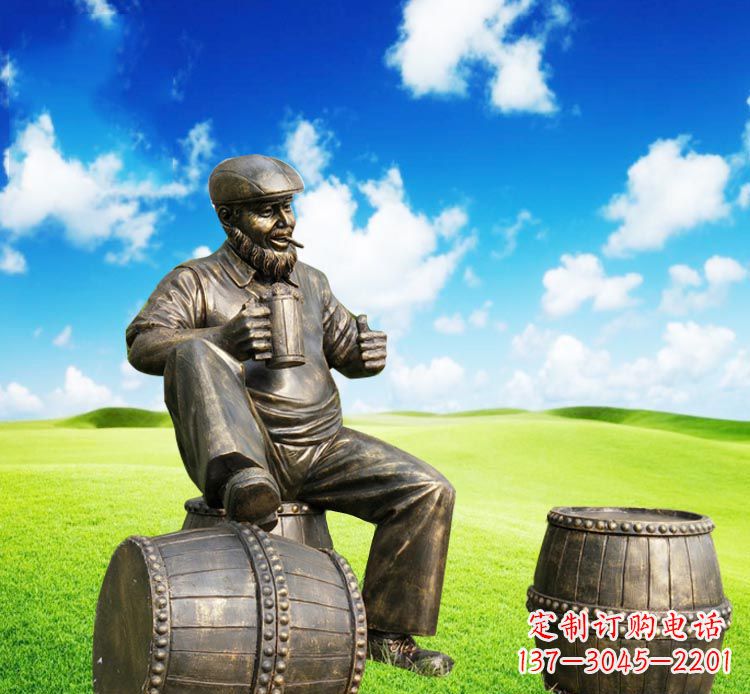 信阳坐酒桶喝啤酒的西方人物铜雕