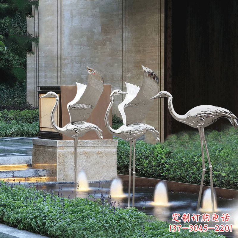 信阳鹤雕塑-公园不锈钢镜面喷泉中的鹤雕塑